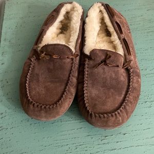 Women UGG slippers SZ 8